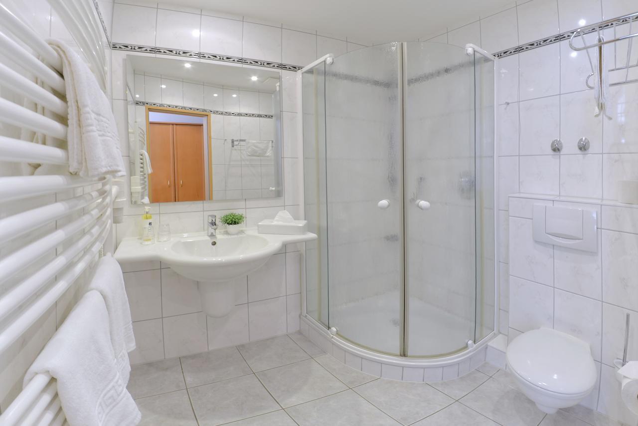 Landhotel Zur Eiche Buxtehude Buitenkant foto